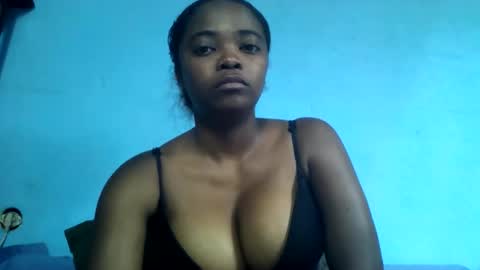 Snapshot of wasselline69 chatting on January 6, 5:33 am wasselline69 online show from January 6, 5:33 am