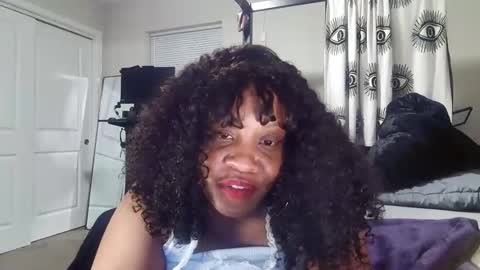 Snapshot of waterfalls69 chatting on April 6, 4:32 am LAUREN LUSH online show from April 6, 4:32 am