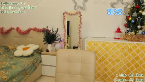 Snapshot of watermelon_sugar_ chatting on December 14, 4:20 pm Tess Pls support me with Can we reach 155 my favorite number online show from December 14, 4:20 pm