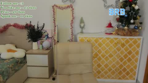 Snapshot of watermelon_sugar_ chatting on December 20, 11:32 am Tess Pls support me with Can we reach 155 my favorite number online show from December 20, 11:32 am