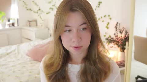 Snapshot of watermelon_sugar_ chatting on October 3, 12:02 pm Tess Pls support me with Can we reach 155 my favorite number online show from October 3, 12:02 pm