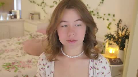 Snapshot of watermelon_sugar_ chatting on October 24, 10:33 am Tess Pls support me with Can we reach 155 my favorite number online show from October 24, 10:33 am