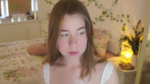 Snapshot of watermelon_sugar_ chatting on November 1, 10:39 am Tess Pls support me with Can we reach 155 my favorite number online show from November 1, 10:39 am