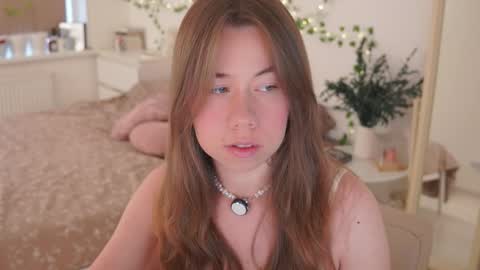 Snapshot of watermelon_sugar_ chatting on November 18, 10:41 am Tess Pls support me with Can we reach 155 my favorite number online show from November 18, 10:41 am