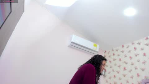 Snapshot of watson_crystal00 chatting on July 27, 1:18 pm Milf Latina online show from July 27, 1:18 pm