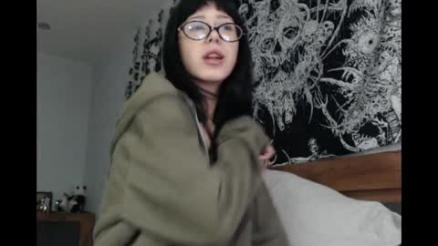 Snapshot of wavy_nights chatting on May 30, 9:34 pm Mina online show from May 30, 9:34 pm