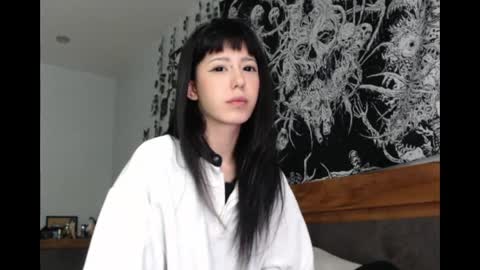 Snapshot of wavy_nights chatting on May 31, 10:11 pm Mina online show from May 31, 10:11 pm