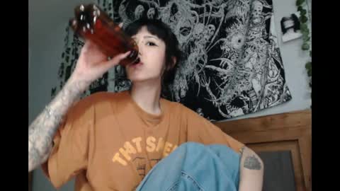 Snapshot of wavy_nights chatting on June 1, 6:42 pm Mina online show from June 1, 6:42 pm