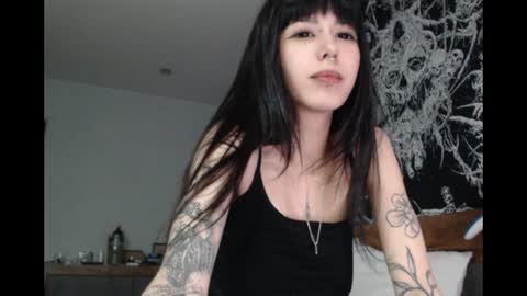 Snapshot of wavy_nights chatting on June 17, 9:16 pm Mina online show from June 17, 9:16 pm