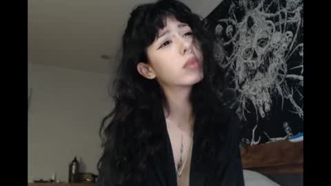 Snapshot of wavy_nights chatting on June 23, 10:19 pm Mina online show from June 23, 10:19 pm