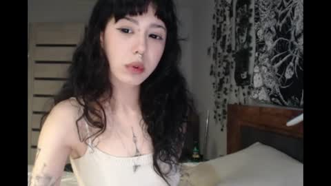 Snapshot of wavy_nights chatting on July 4, 7:53 pm Mina online show from July 4, 7:53 pm