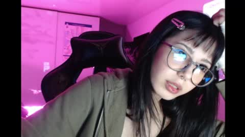 Snapshot of wavy_nights chatting on July 23, 12:35 am Mina online show from July 23, 12:35 am