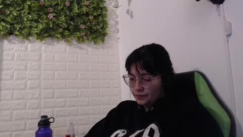 Snapshot of we_n_you chatting on January 31, 1:34 pm Trixie 3 online show from January 31, 1:34 pm