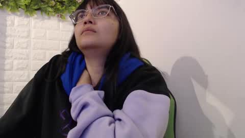 Snapshot of we_n_you chatting on February 21, 1:55 pm Trixie 3 online show from February 21, 1:55 pm