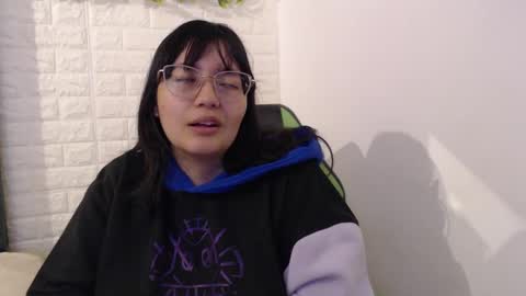 Snapshot of we_n_you chatting on March 6, 1:57 pm Trixie 3 online show from March 6, 1:57 pm