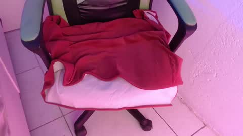 Snapshot of we_n_you chatting on September 10, 2:17 pm Trixie 3 online show from September 10, 2:17 pm