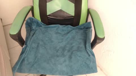 Snapshot of we_n_you chatting on September 16, 1:12 pm Trixie 3 online show from September 16, 1:12 pm