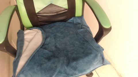 Snapshot of we_n_you chatting on September 26, 1:48 pm Trixie 3 online show from September 26, 1:48 pm