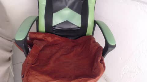 Snapshot of we_n_you chatting on October 9, 1:09 pm Trixie 3 online show from October 9, 1:09 pm