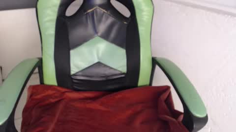 Snapshot of we_n_you chatting on November 23, 4:29 pm Trixie 3 online show from November 23, 4:29 pm