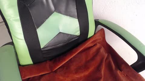 Snapshot of we_n_you chatting on November 29, 3:59 pm Trixie 3 online show from November 29, 3:59 pm