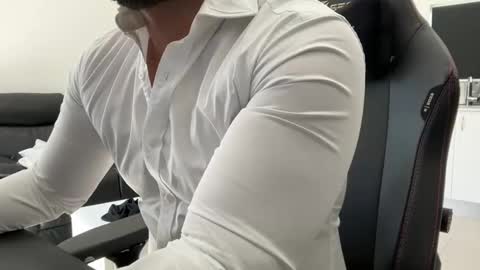 Snapshot of weaponx1 chatting on January 5, 11:01 pm Weapon X online show from January 5, 11:01 pm