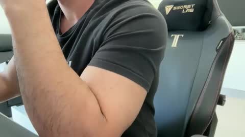 Snapshot of weaponx1 chatting on October 24, 3:47 am Weapon X online show from October 24, 3:47 am