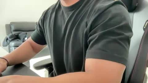 Snapshot of weaponx1 chatting on October 28, 12:25 am Weapon X online show from October 28, 12:25 am