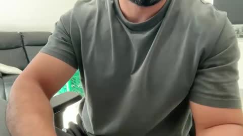 Snapshot of weaponx1 chatting on December 4, 9:56 pm Weapon X online show from December 4, 9:56 pm