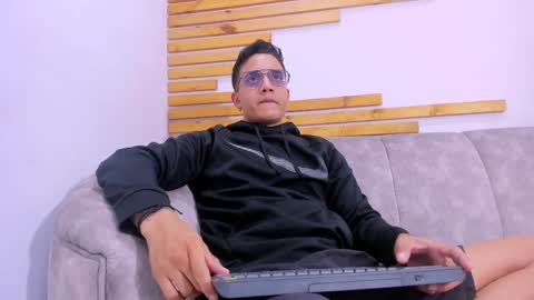 Jhonny Dick  his neighbors. online show from September 19, 7:14 pm