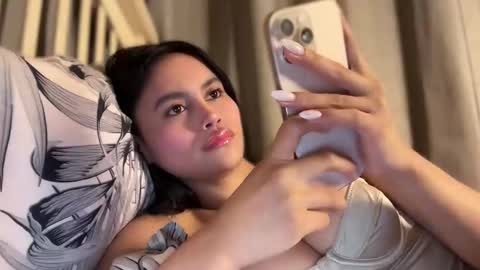 Snapshot of webcammaggie chatting on December 2, 3:29 pm Maggie online show from December 2, 3:29 pm