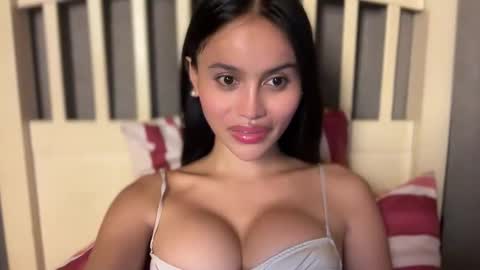 Snapshot of webcammaggie chatting on December 23, 8:23 am Maggie online show from December 23, 8:23 am