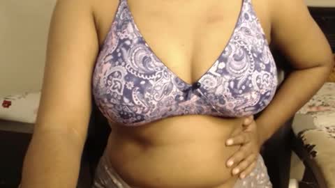 mina online show from October 31, 3:13 pm