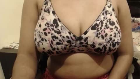 mina online show from February 11, 9:58 am