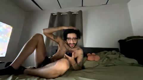 Snapshot of webthrow chatting on December 4, 6:55 am ShootingWebs online show from December 4, 6:55 am