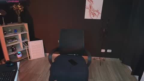 Snapshot of wednesdayfriday chatting on February 9, 11:15 pm Wednesday Please help me to reach 111 thumbs up online show from February 9, 11:15 pm