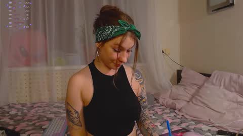 Snapshot of weed_princesss chatting on December 20, 4:58 pm moon online show from December 20, 4:58 pm