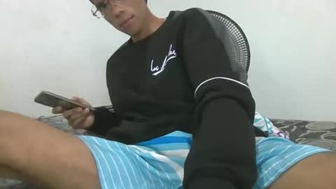 Snapshot of weedysmoky chatting on December 19, 11:39 am weedysmoky online show from December 19, 11:39 am