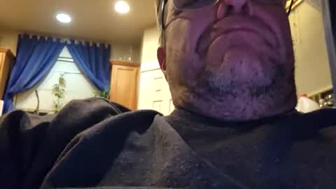 Snapshot of welderod chatting on October 19, 5:52 am welderod online show from October 19, 5:52 am