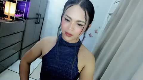 Snapshot of wellcumbabyxx chatting on July 28, 7:15 pm Hi Im LOVIE Please dont forget to follow and thumbs up me online show from July 28, 7:15 pm