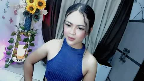 Snapshot of wellcumbabyxx chatting on July 31, 9:25 pm Hi Im LOVIE Please dont forget to follow and thumbs up me online show from July 31, 9:25 pm