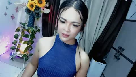 Snapshot of wellcumbabyxx chatting on August 3, 2:10 am Hi Im LOVIE Please dont forget to follow and thumbs up me online show from August 3, 2:10 am