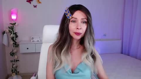 Snapshot of wendifoster chatting on March 7, 8:00 pm Wendi Foster online show from March 7, 8:00 pm