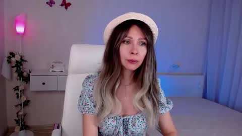 Wendi Foster online show from April 8, 8:53 pm