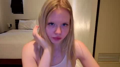 Snapshot of wendy_228 chatting on June 17, 5:10 am Wendy online show from June 17, 5:10 am