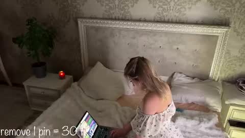 Snapshot of wendy_amber chatting on March 3, 9:37 pm Daisy online show from March 3, 9:37 pm