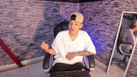 Wesley Boy online show from March 3, 8:04 pm