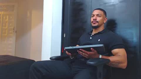 Snapshot of wesleyrogger chatting on September 27, 9:31 pm Wesley Rogger online show from September 27, 9:31 pm