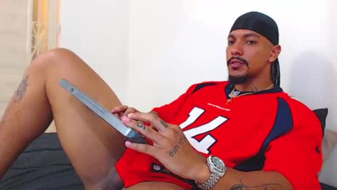 Snapshot of wesleyrogger chatting on October 6, 11:24 pm Wesley Rogger online show from October 6, 11:24 pm