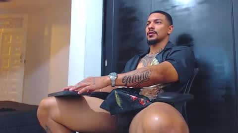 Snapshot of wesleyrogger chatting on October 12, 7:24 pm Wesley Rogger online show from October 12, 7:24 pm